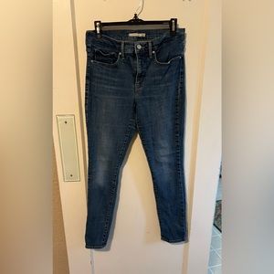 Women’s Levi’s 311 Shaping Skinny Size 30 (equivalent to a size 10).